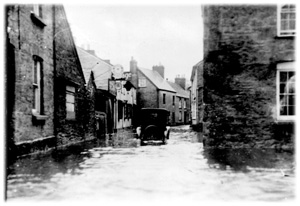 Flooding in North Street in 1928