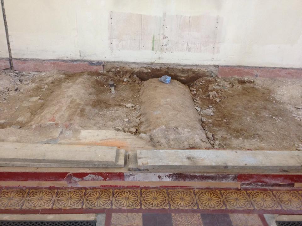Graves found under the altar at St Bart's