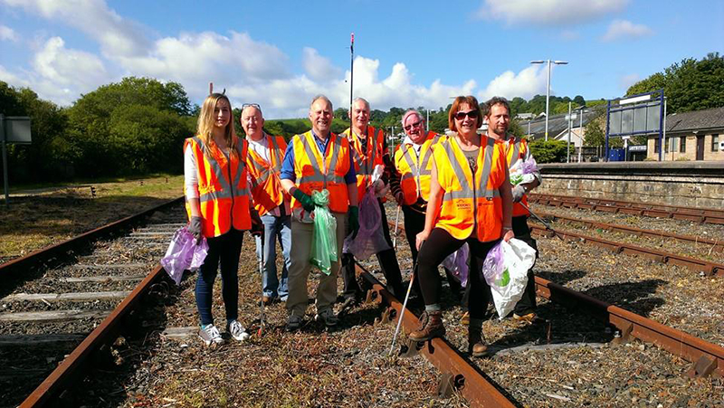 Clay sidings litter pickers