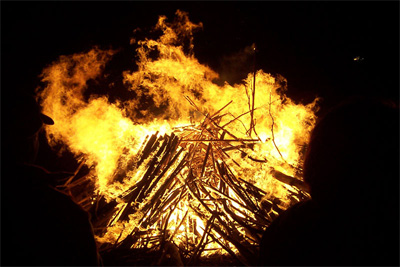 Bonfire by Fir0002 from http://commons.wikimedia.org/wiki/File:Bonfire4.jpg