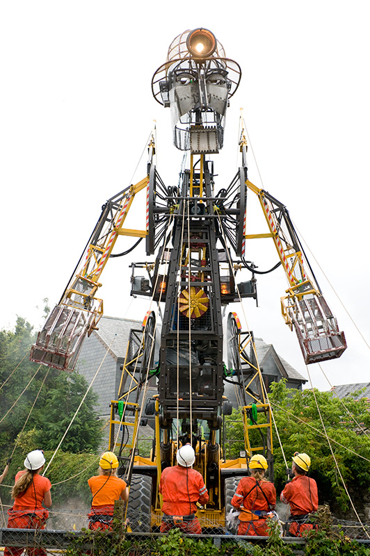 Man Engine being worked by puppeteers